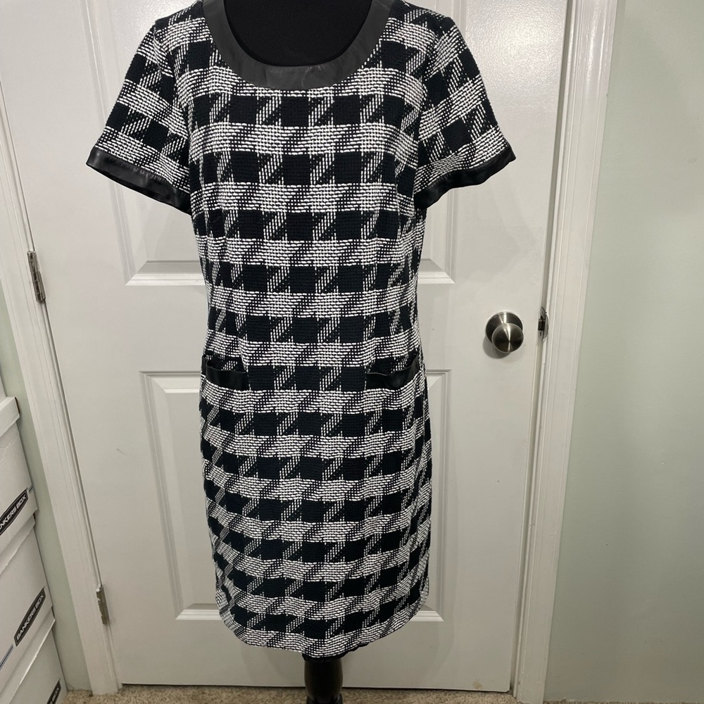Karl Lagerfeld Black and White Patterned  Dress Size 12 CB-115